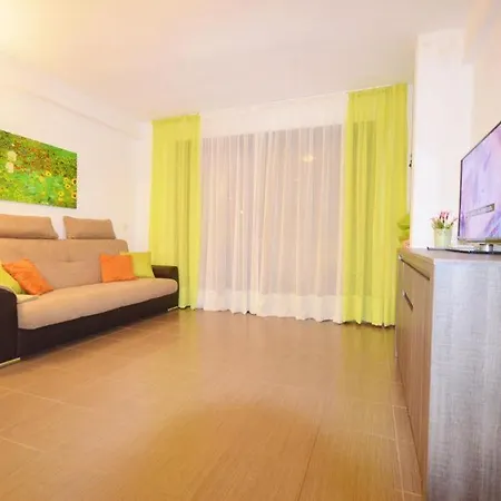Apartman Parque Royal 1 *
